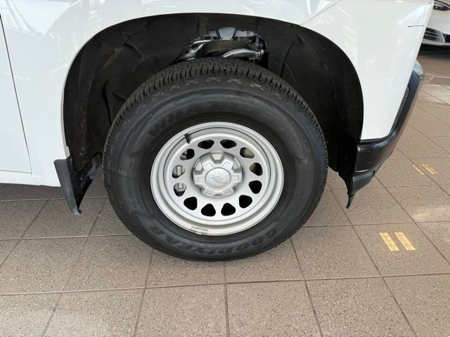 Chevrolet Silverado 1500 Vehicle Full-screen Gallery Image 10