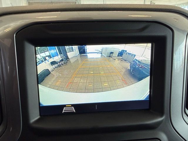 Chevrolet Silverado 1500 Vehicle Full-screen Gallery Image 14