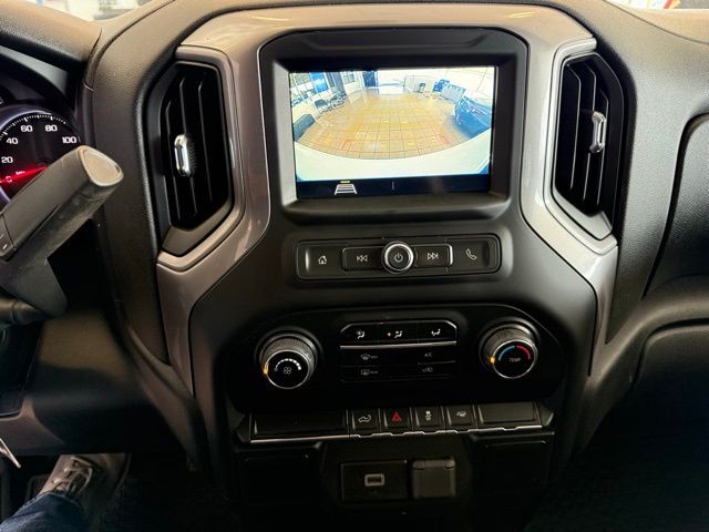 Chevrolet Silverado 1500 Vehicle Full-screen Gallery Image 15