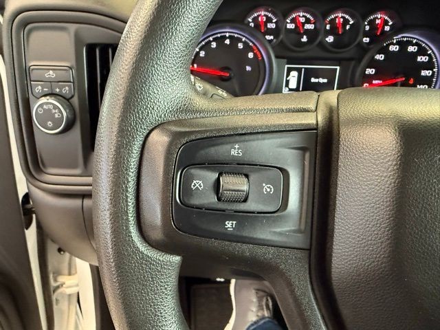 Chevrolet Silverado 1500 Vehicle Full-screen Gallery Image 16