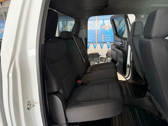 Chevrolet Silverado 1500 Vehicle Full-screen Gallery Image 21