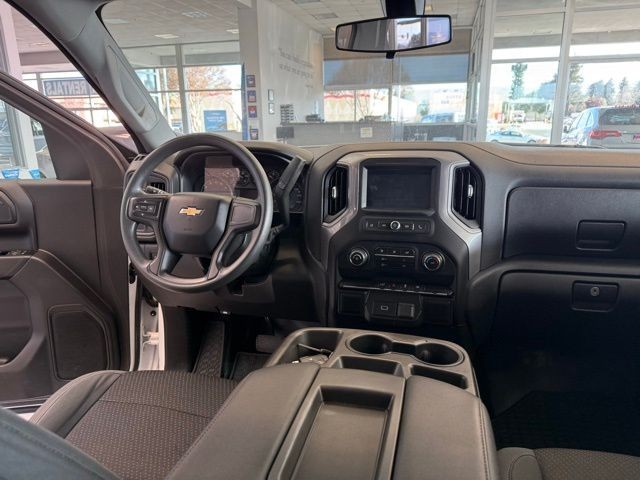 Chevrolet Silverado 1500 Vehicle Full-screen Gallery Image 23