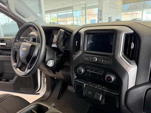 Chevrolet Silverado 1500 Vehicle Full-screen Gallery Image 25