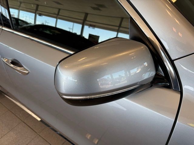 Acura MDX Vehicle Full-screen Gallery Image 11