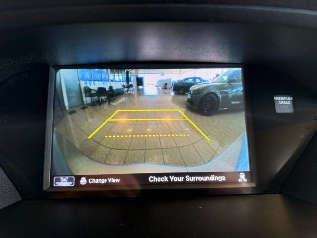 Acura MDX Vehicle Full-screen Gallery Image 14