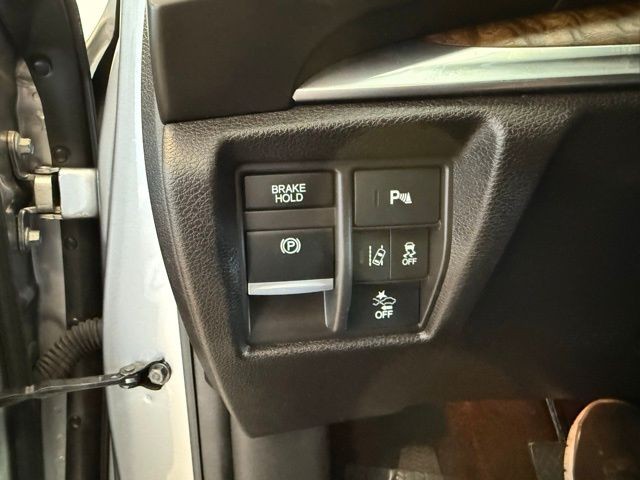 Acura MDX Vehicle Full-screen Gallery Image 19