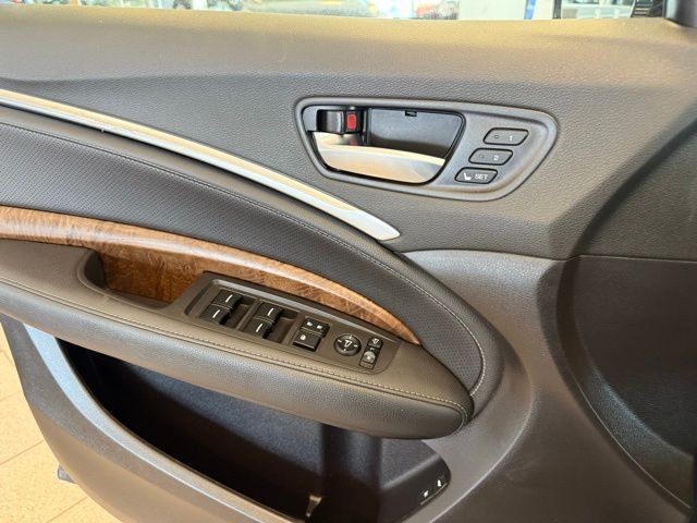 Acura MDX Vehicle Full-screen Gallery Image 20