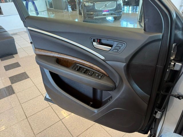 Acura MDX Vehicle Full-screen Gallery Image 21