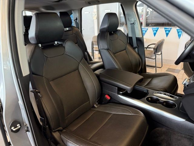 Acura MDX Vehicle Full-screen Gallery Image 28