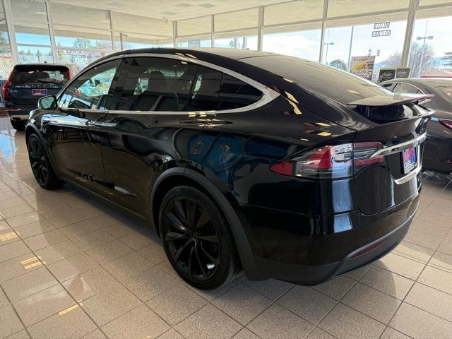 Tesla Model X Vehicle Full-screen Gallery Image 05