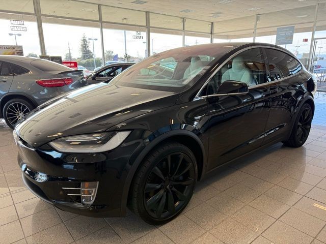 Tesla Model X Vehicle Full-screen Gallery Image 06