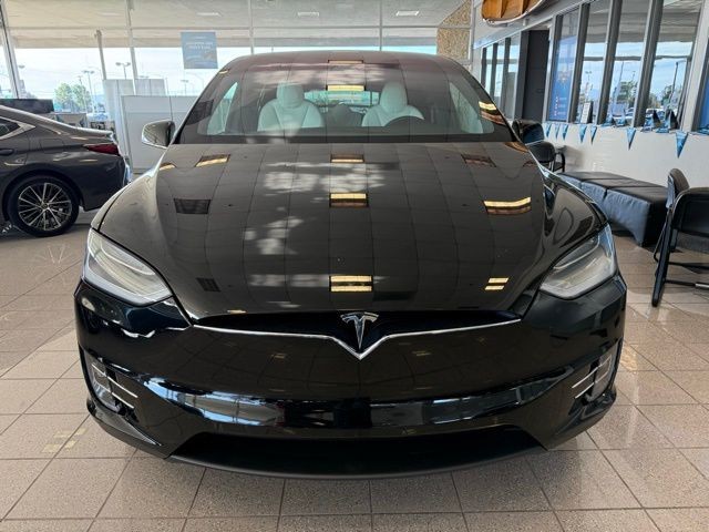 Tesla Model X Vehicle Full-screen Gallery Image 07