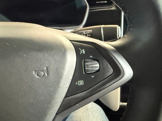 Tesla Model X Vehicle Full-screen Gallery Image 12