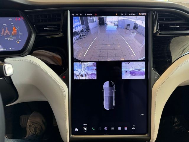 Tesla Model X Vehicle Full-screen Gallery Image 15