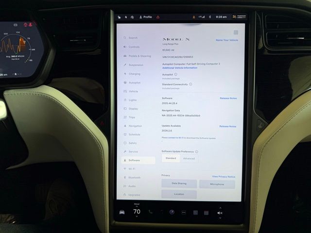 Tesla Model X Vehicle Full-screen Gallery Image 16