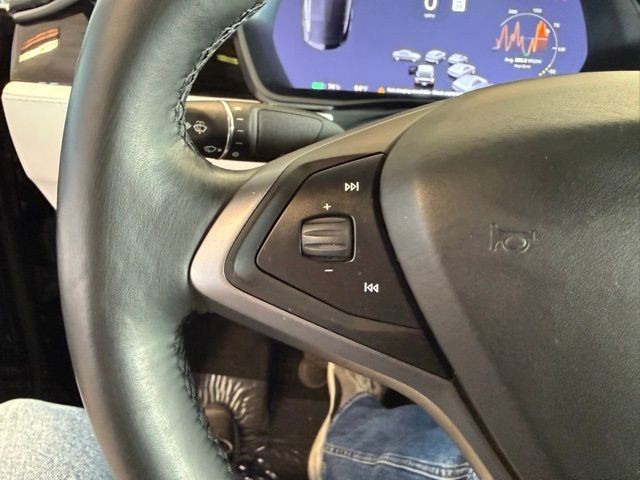 Tesla Model X Vehicle Full-screen Gallery Image 18