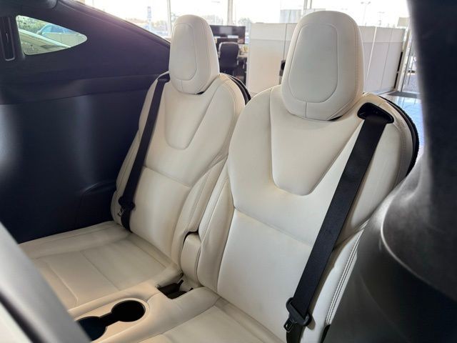 Tesla Model X Vehicle Full-screen Gallery Image 23