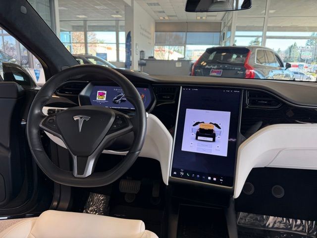 Tesla Model X Vehicle Full-screen Gallery Image 28