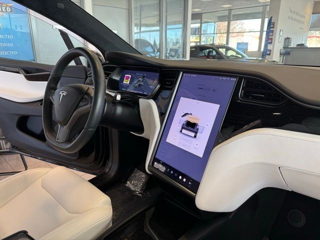 Tesla Model X Vehicle Full-screen Gallery Image 30