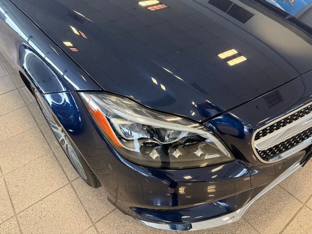 Mercedes-Benz CLS-Class Vehicle Full-screen Gallery Image 09