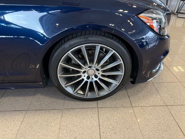 Mercedes-Benz CLS-Class Vehicle Full-screen Gallery Image 10