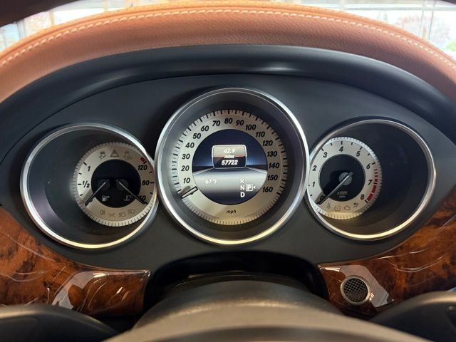 Mercedes-Benz CLS-Class Vehicle Full-screen Gallery Image 13