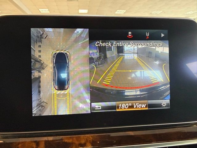 Mercedes-Benz CLS-Class Vehicle Full-screen Gallery Image 14