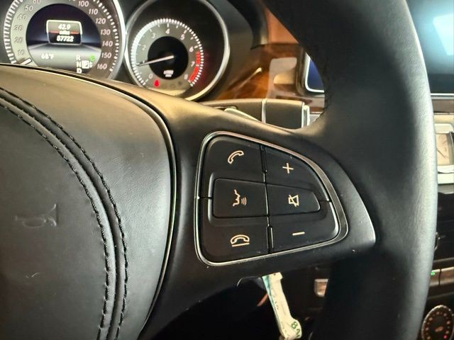 Mercedes-Benz CLS-Class Vehicle Full-screen Gallery Image 16