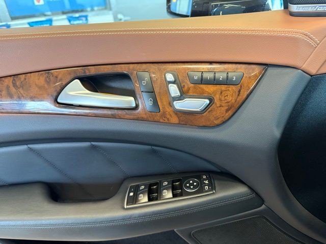 Mercedes-Benz CLS-Class Vehicle Full-screen Gallery Image 18