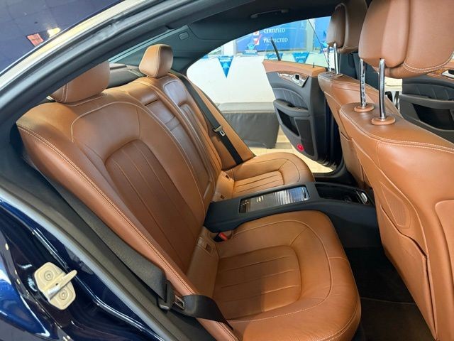 Mercedes-Benz CLS-Class Vehicle Full-screen Gallery Image 22