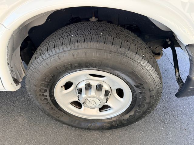 Chevrolet Express Cargo Van Vehicle Full-screen Gallery Image 04