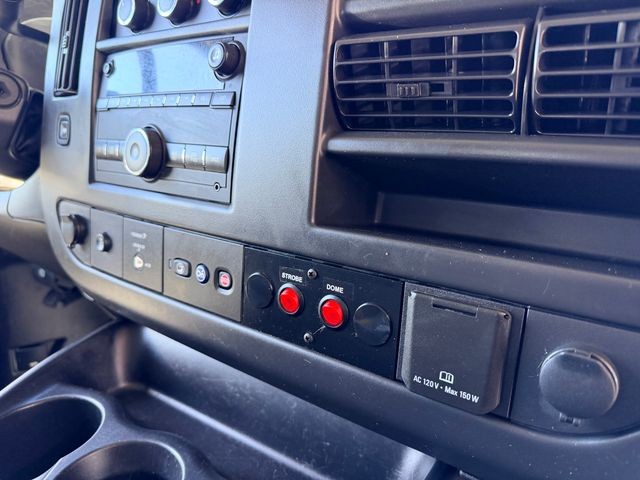 Chevrolet Express Cargo Van Vehicle Full-screen Gallery Image 17