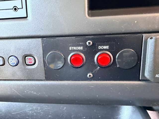 Chevrolet Express Cargo Van Vehicle Full-screen Gallery Image 18