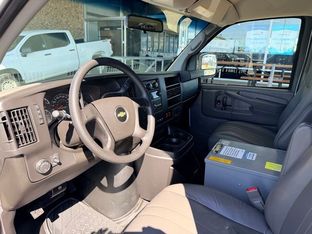 Chevrolet Express Cargo Van Vehicle Full-screen Gallery Image 19