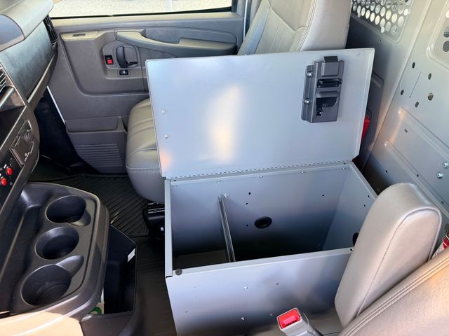 Chevrolet Express Cargo Van Vehicle Full-screen Gallery Image 21