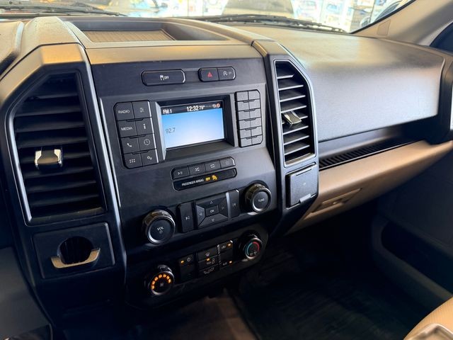 Ford F-150 Vehicle Full-screen Gallery Image 15