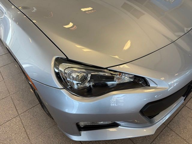 Subaru BRZ Vehicle Full-screen Gallery Image 09