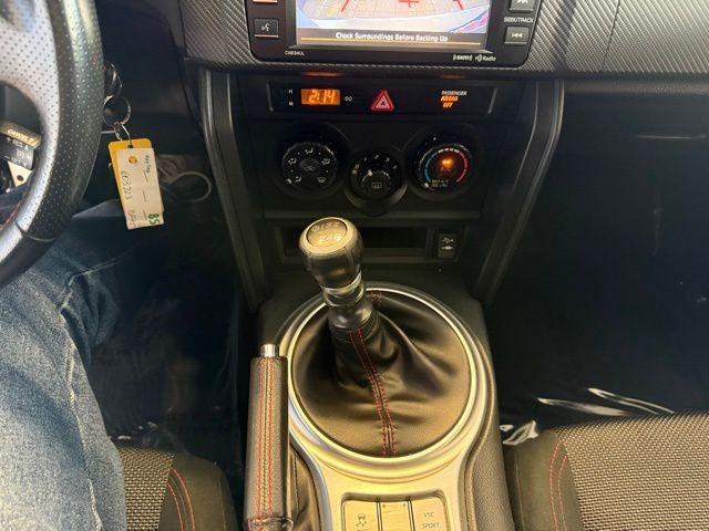 Subaru BRZ Vehicle Full-screen Gallery Image 15