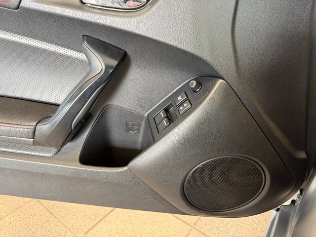 Subaru BRZ Vehicle Full-screen Gallery Image 17