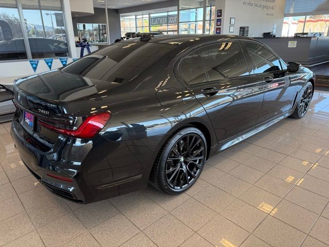 BMW 7 Series Vehicle Full-screen Gallery Image 04