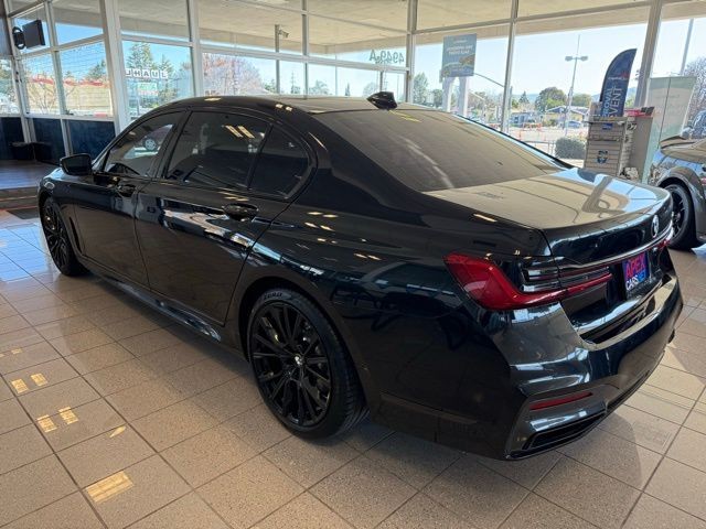 BMW 7 Series Vehicle Full-screen Gallery Image 06