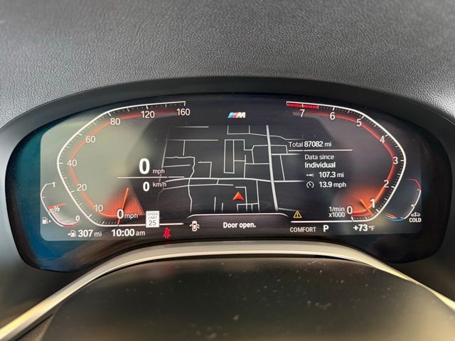 BMW 7 Series Vehicle Full-screen Gallery Image 14