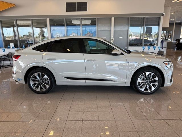 Audi e-tron Sportback Vehicle Full-screen Gallery Image 02