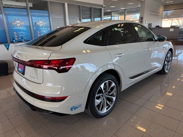 Audi e-tron Sportback Vehicle Full-screen Gallery Image 03