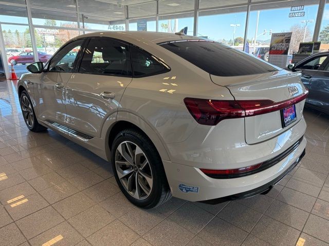 Audi e-tron Sportback Vehicle Full-screen Gallery Image 05