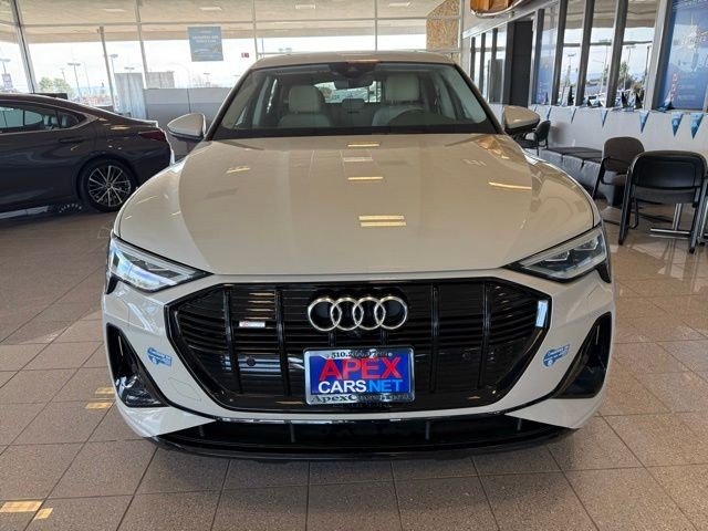 Audi e-tron Sportback Vehicle Full-screen Gallery Image 07