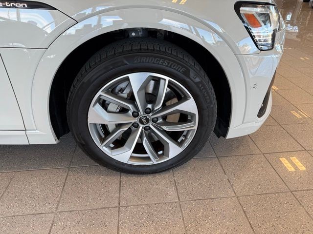 Audi e-tron Sportback Vehicle Full-screen Gallery Image 10