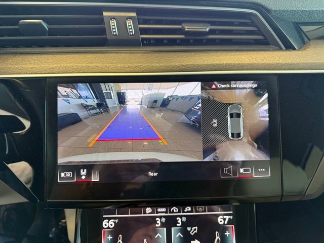 Audi e-tron Sportback Vehicle Full-screen Gallery Image 14