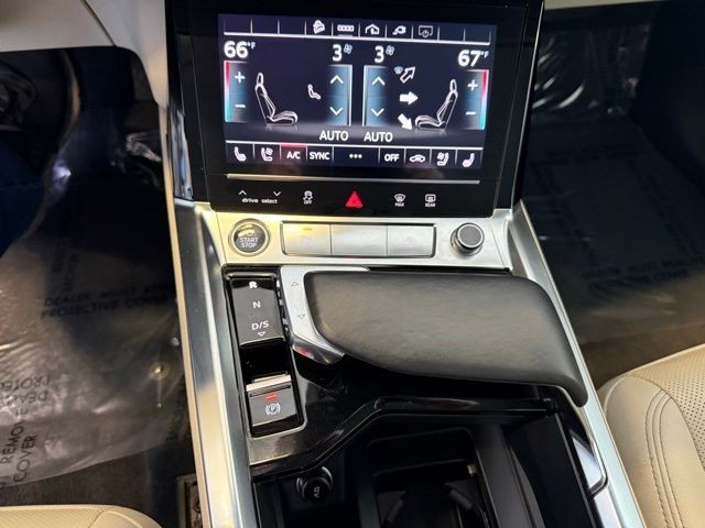 Audi e-tron Sportback Vehicle Full-screen Gallery Image 16