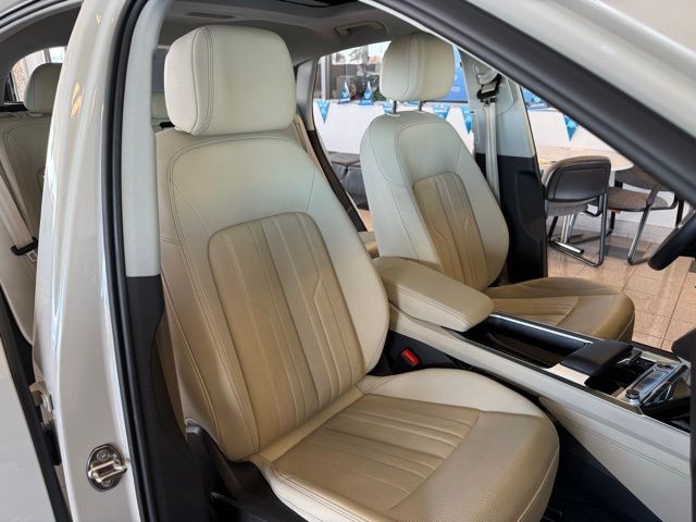 Audi e-tron Sportback Vehicle Full-screen Gallery Image 27